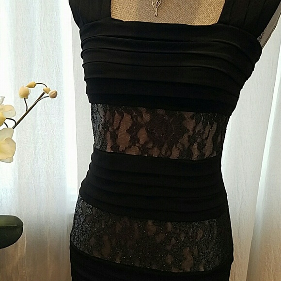 Valerie Bertinelli Dresses & Skirts - 🎉HP🎉Lace and Ruching Dress